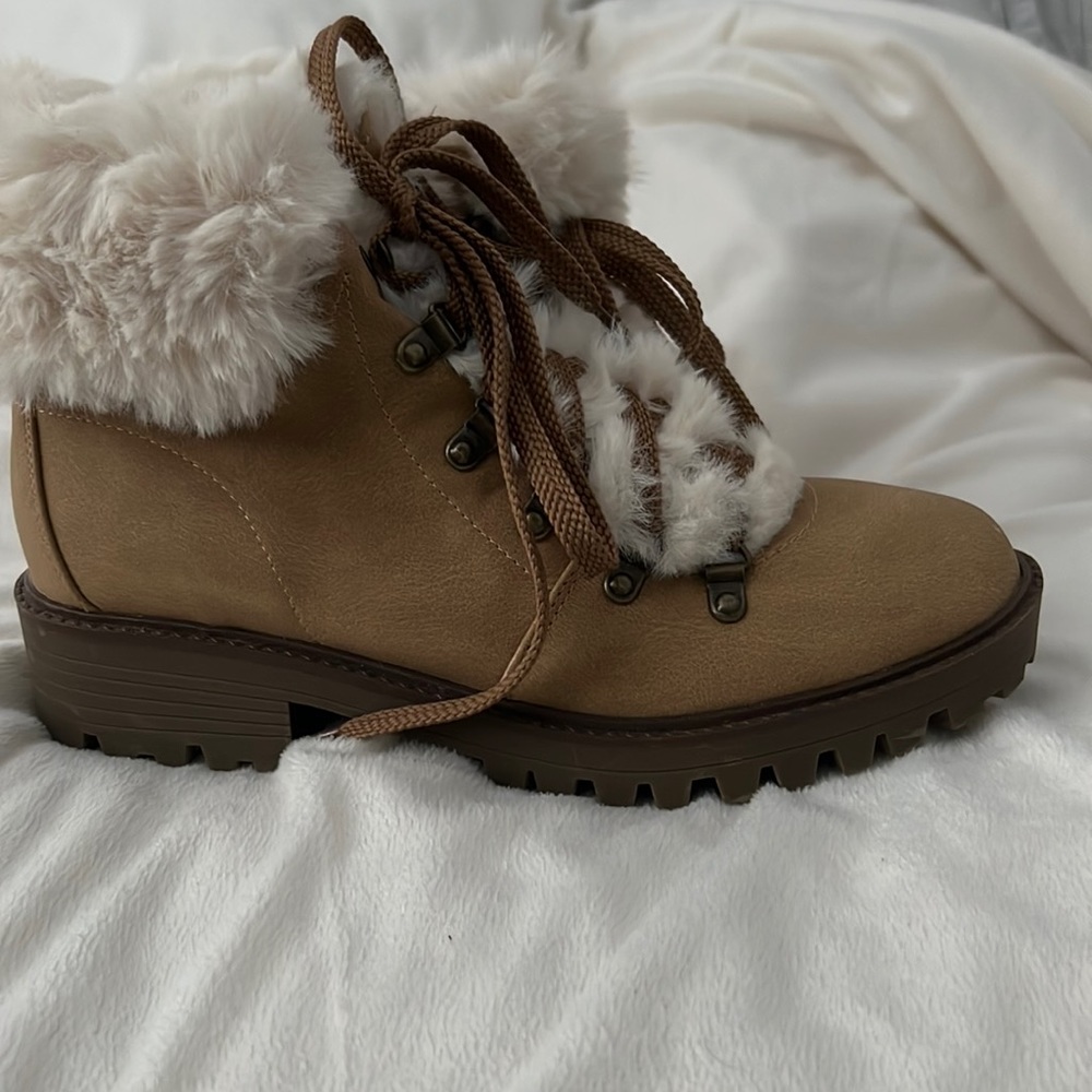 Unionbay brown and white fuzzy winter boots